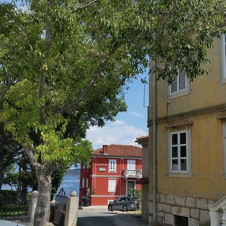 Apartment Palazzo Sare Vrbnik Exterior photo