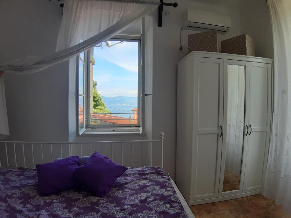 Apartment Palazzo Sare Vrbnik Exterior photo