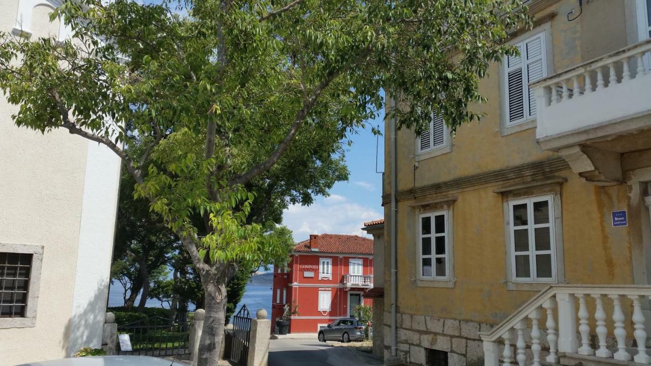 Apartment Palazzo Sare Vrbnik Exterior photo