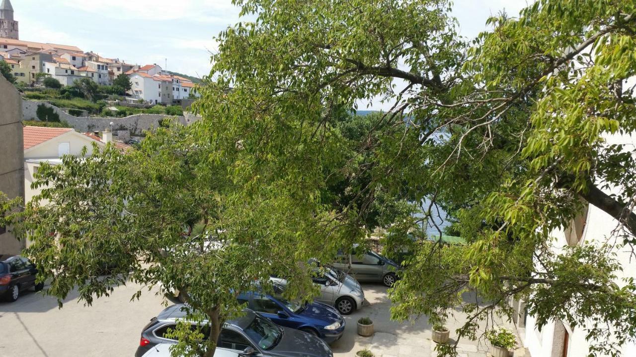 Apartment Palazzo Sare Vrbnik Exterior photo